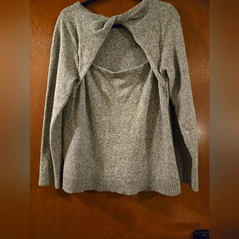 LOFT Women’s XLarge Gray Sweater/Tunic Back Cutout Twist Detail Cute!